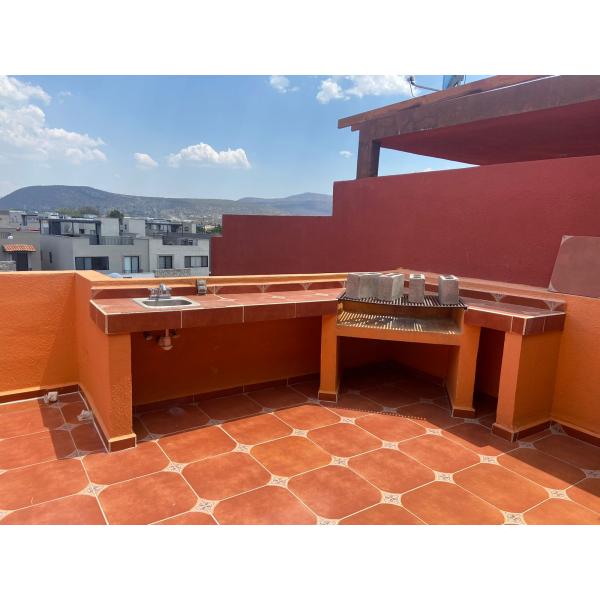 CASA EN VENTA EN SAN MIGUEL DE ALLENDE**** FRACCIONAMIENTO ZIRANDARO