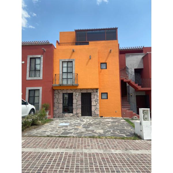 CASA EN VENTA EN SAN MIGUEL DE ALLENDE**** FRACCIONAMIENTO ZIRANDARO